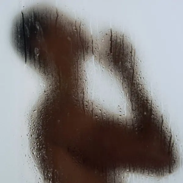 Wellness shower experience with restorative steam